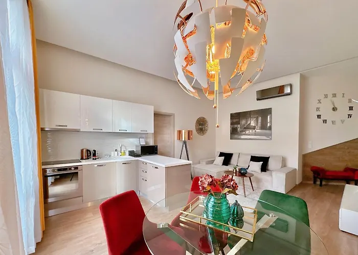 Stunning 3Brm 3Bath Julie Balcony & City Views